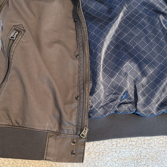 Levi’s, The Original Jeans, Bomber Jacket. 
Body 100% cotton, Lining 100% nylon. - Picture 3 of 6